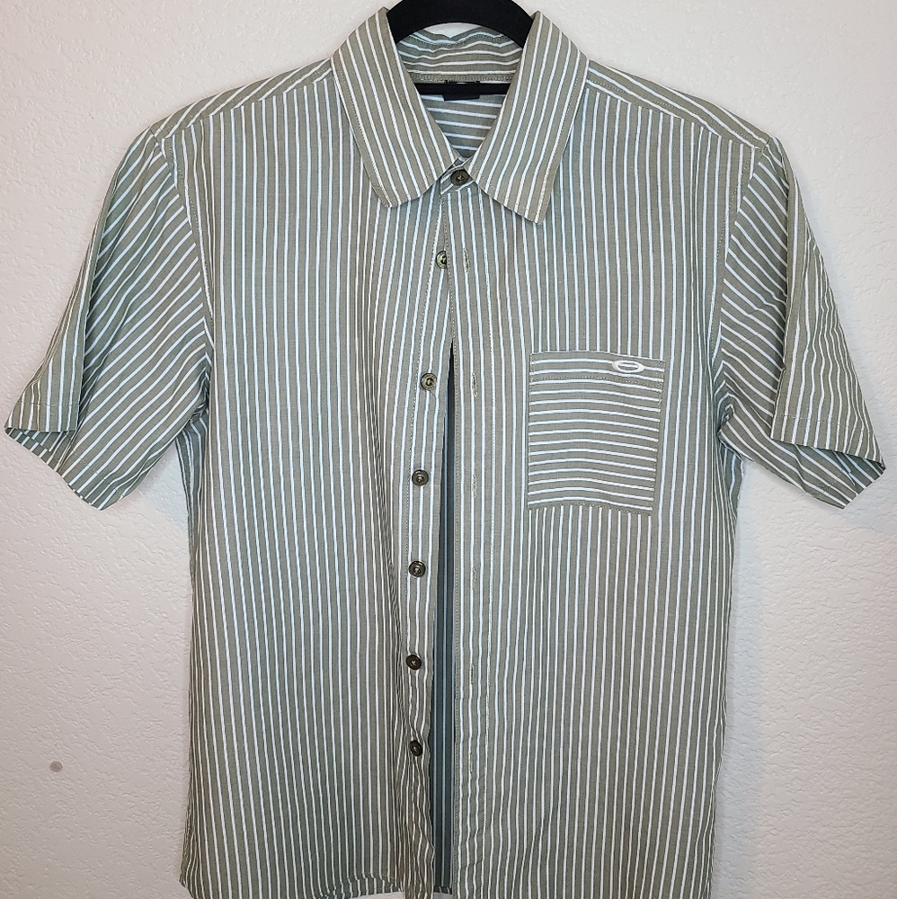 Oakley Men's Short Sleeve Button Down Shirt Small
